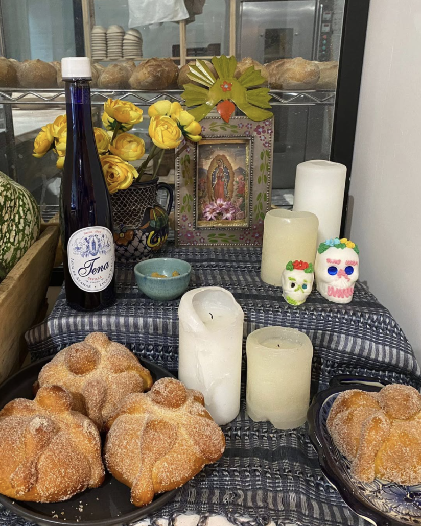 Pan de muerto con Agua de Azahar